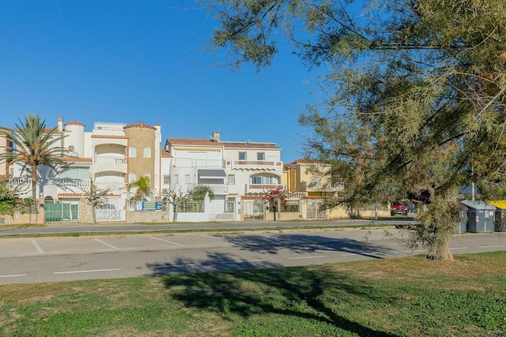 V020 - Puerto Primero Empuriabrava Exterior foto